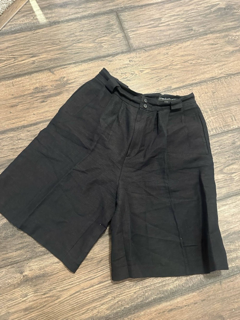 High-Waist Black Bermuda Shorts with Tailored Pleats